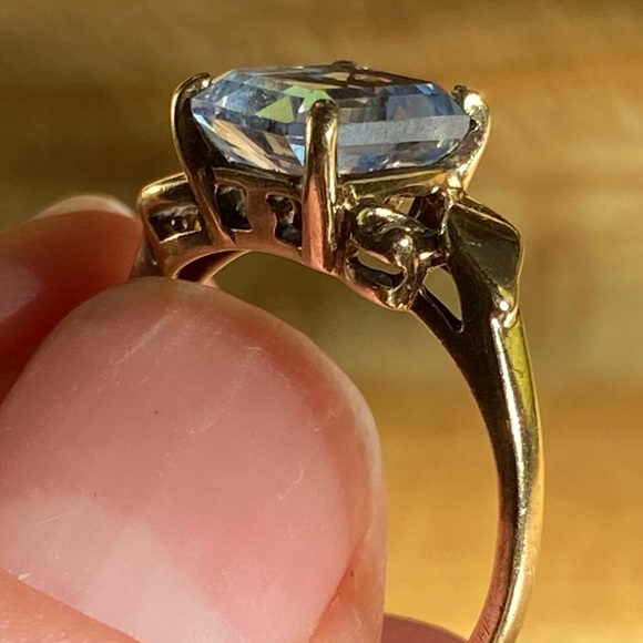 1960’s vintage 10k Gold and Blue Topaz Ring - Picture 4 of 6
